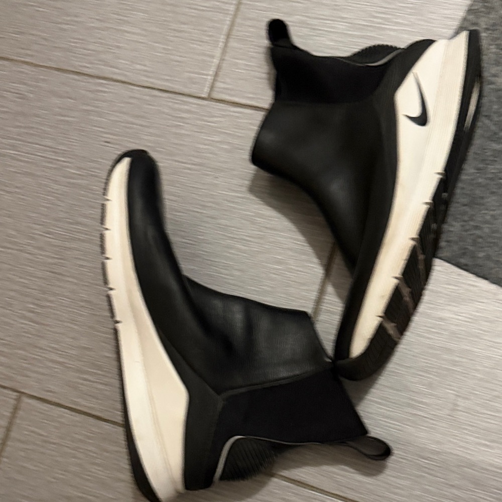 Nike Rivah Womens High Premium Leather Sneaker 42 size 10 woman